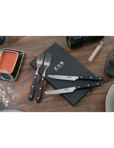 Set couverts de table Wusaki Japan - 2 couteaux à steak semi-dentelés + 2 fourchettes 2