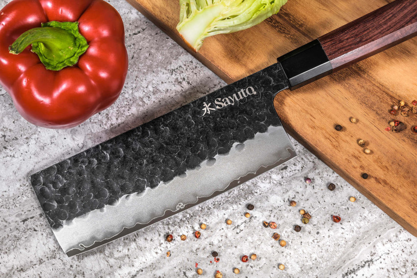 Couteau de cuisine Sayuto Séquoia San Mai nakiri lame martelée 17cm