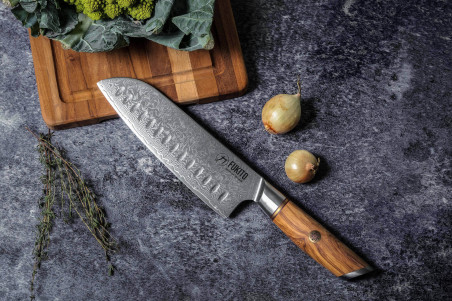 Couteau Fukito Olive Damas 14Cr 73 couches Santoku 18cm