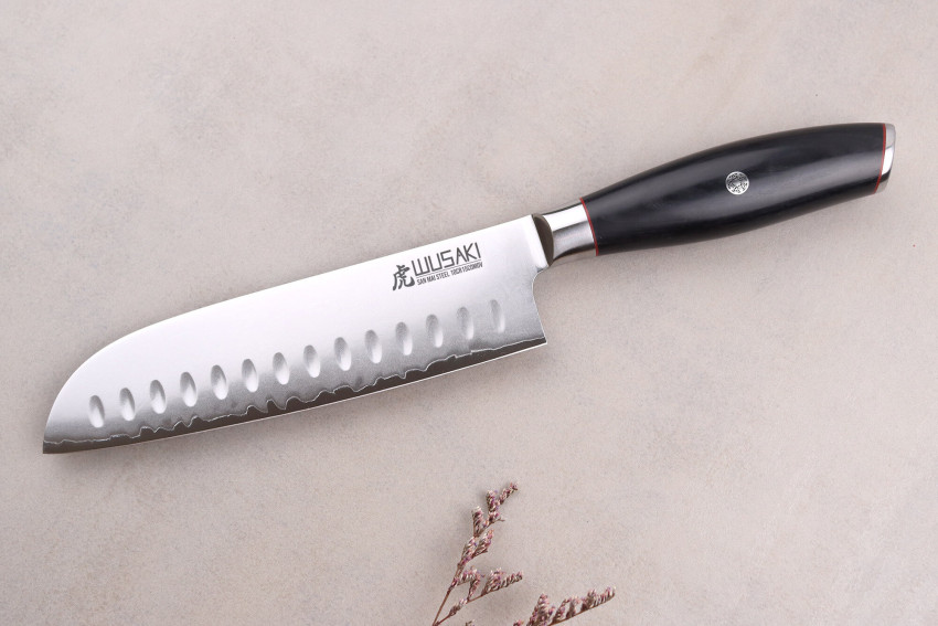 Couteau Wusaki Fujiko Black 10CR - Santoku lame alvéolée San Maï 18cm